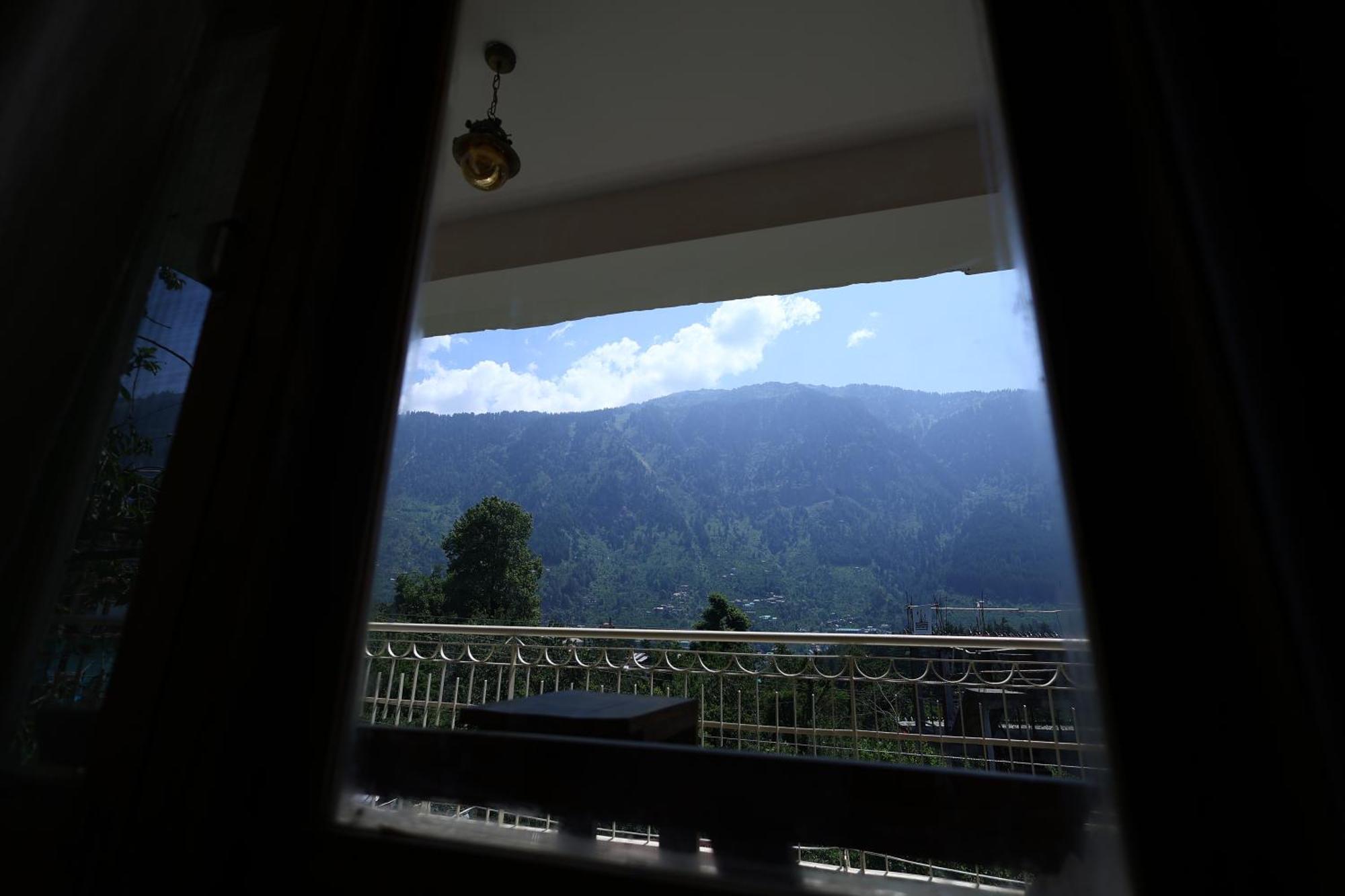 Beholden Stay And Cafe - Manali, Rooms & Dorms ภายนอก รูปภาพ