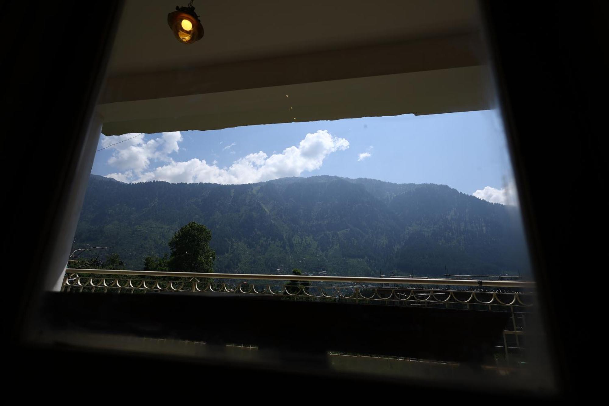 Beholden Stay And Cafe - Manali, Rooms & Dorms ภายนอก รูปภาพ